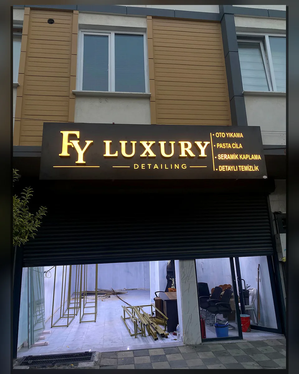 OVEC Reklam tarafından uygulanan ışıklı kutu harf ve premium cephe tabelası - FY Luxury — Uygulama fotoğrafı 01