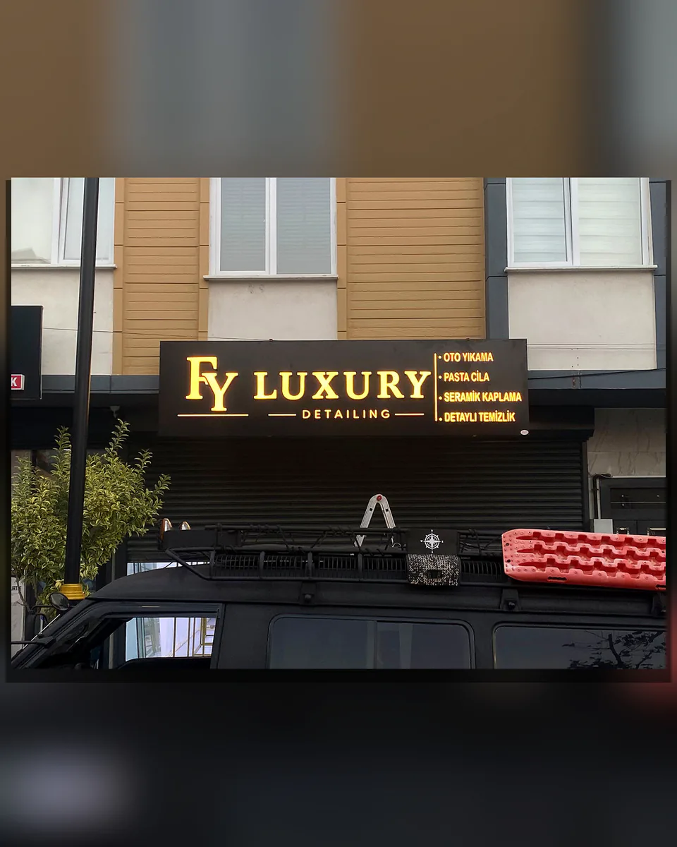 OVEC Reklam tarafından uygulanan ışıklı kutu harf ve premium cephe tabelası - FY Luxury — Uygulama fotoğrafı 03