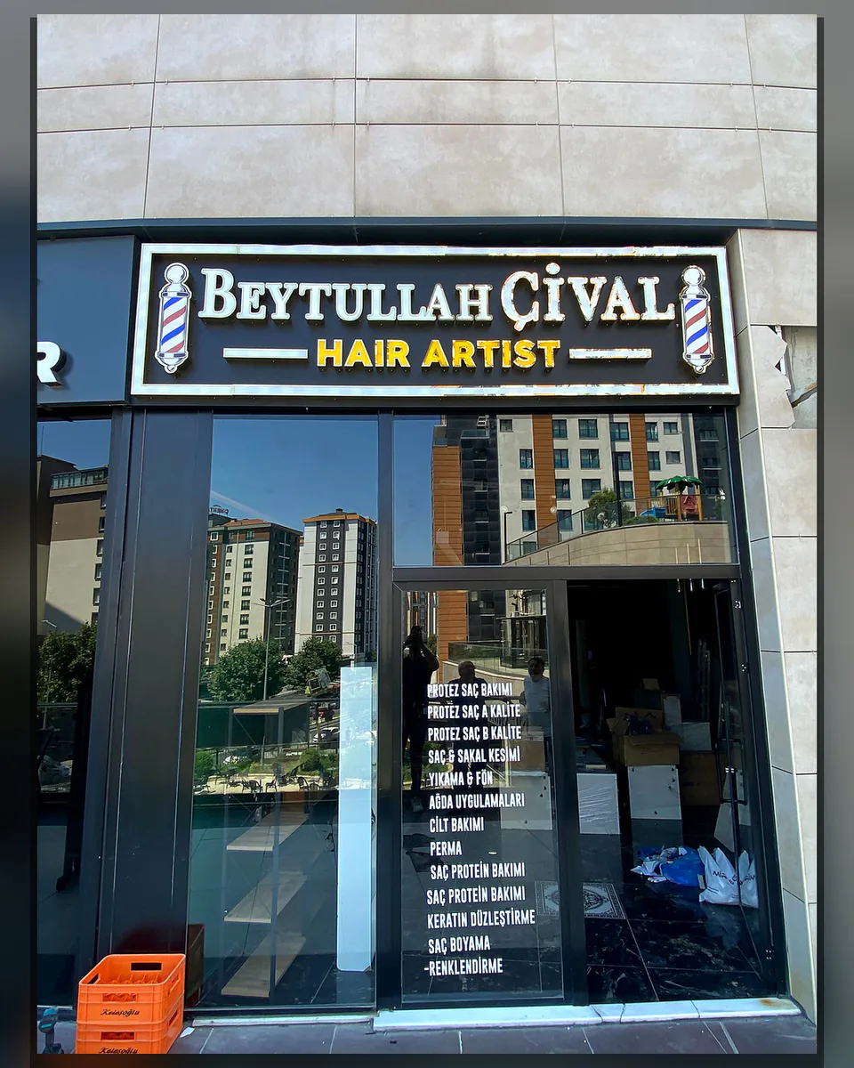 OVEC Reklam tarafından uygulanan ışıklı kutu harf ve vitrin uygulaması - Beytullah Cival — Premium perakende detayı